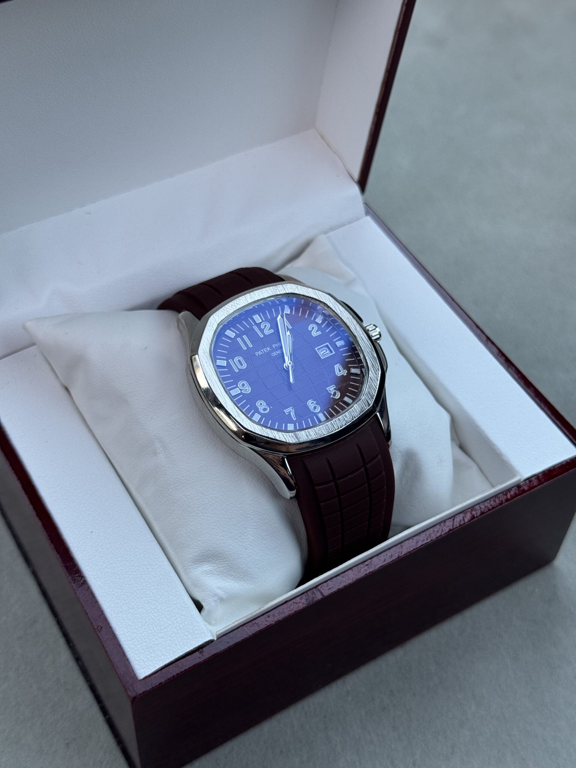 Patek Philippe Aquanaut Brown - Image 3