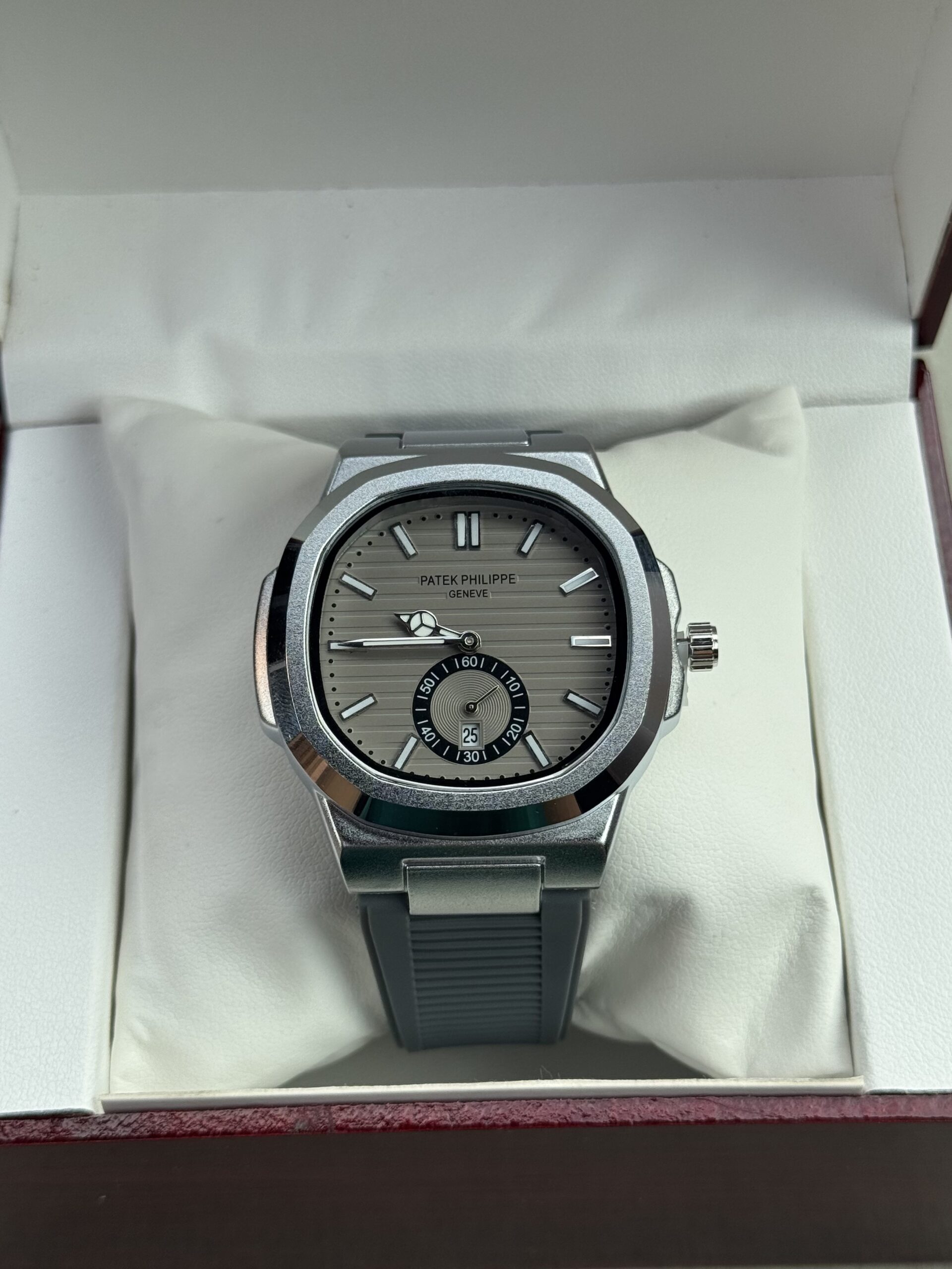 Patek Philippe Aquanaut Grey - Image 2